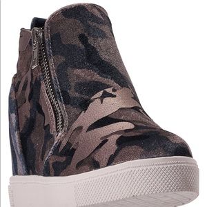 ✨SALE SALE SALE✨Girls Steve Madden wedges